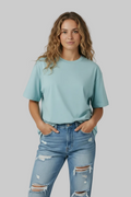 Surfista con t-shirt celeste acquamarine esatto